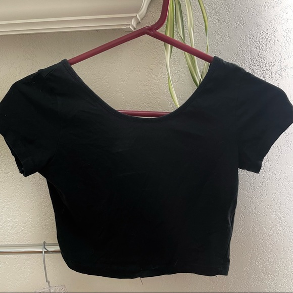 BRANDY MELVILLE BLACK SHOULDER TEE - Picture 3 of 5
